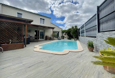 House with pool and terrace 4