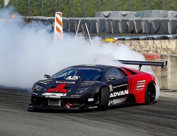 NB★コヤジさんが投稿したオーバーフェンダー・ランボルギーニ ムルシエラゴ・LB-works・ドリフト走行に関するカスタム事例の投稿画像1枚目