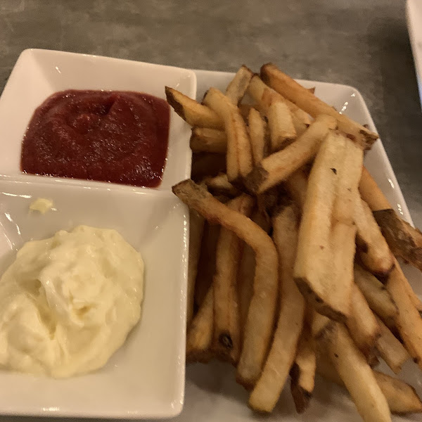 Fries with homemade ketchup and mayo