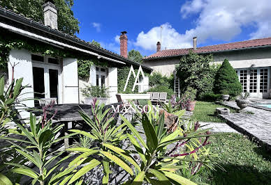 Maison avec piscine et jardin 15