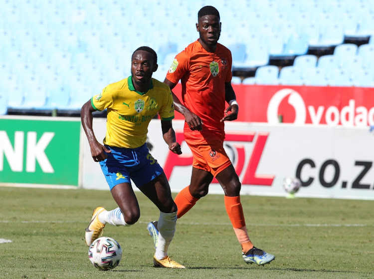 Peter Shalulile of Mamelodi Sundowns challenged by Puleng Tlolane of Polokwane City during the 2021 Nedbank Cup Last 16 match between Mamelodi Sundowns and Polokwane City at Loftus Versfeld Stadium, Pretoria, on 10 March 2021.