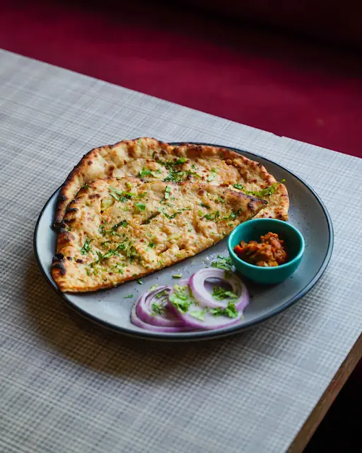 Amritsari Aloo Pyaz Kulcha