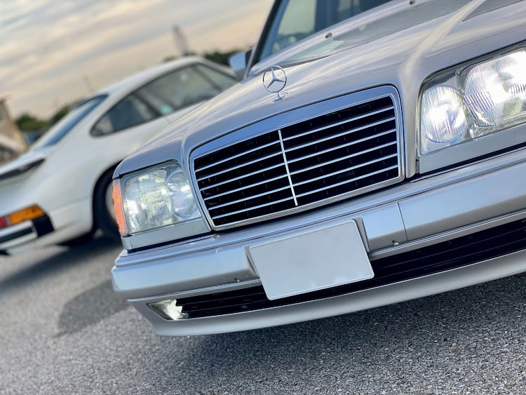 911 クーペのポルシェ・メルセデスベンツ・500E/E500・コラボ写真・ポルシェが作ったベンツに関するカスタム事例の投稿画像4枚目