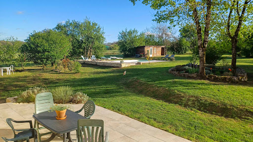 House with pool and garden 3