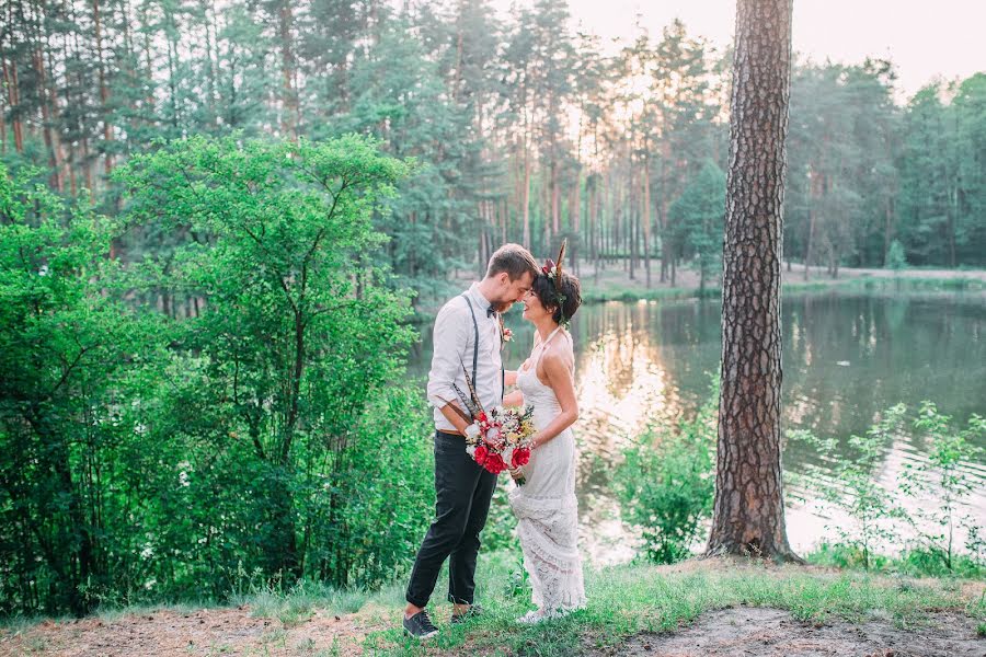 婚禮攝影師Alena Kartushina（devochka）。2015 6月27日的照片