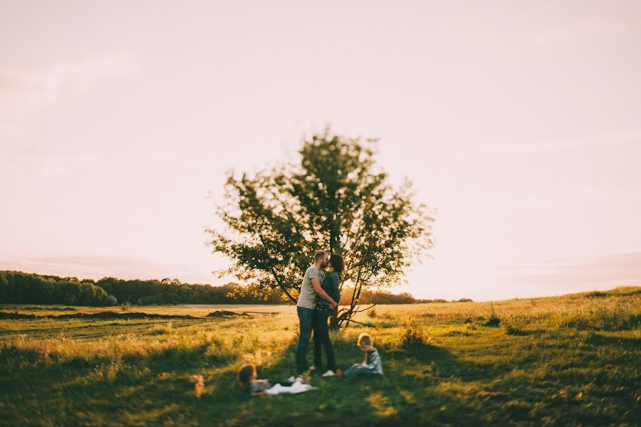 Hääkuvaaja Valiko Proskurnin (valikko). Kuva otettu 30. kesäkuuta 2014