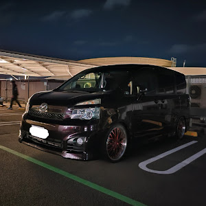 ヴォクシー ZRR70W