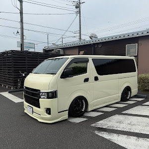 ハイエースバン TRH200V