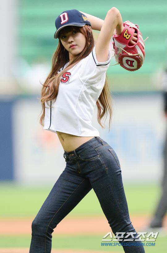 15 K-Pop Idols Who Managed To Look Like Models Even In A Baseball Uniform -  Koreaboo