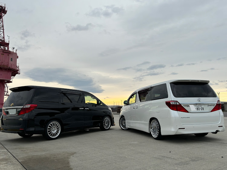 アルファードの兄弟車コラボ・シンプルスタイル・11月もよろしくお願いします・オフ会・midnight-familyに関するカスタム事例の投稿画像2枚目