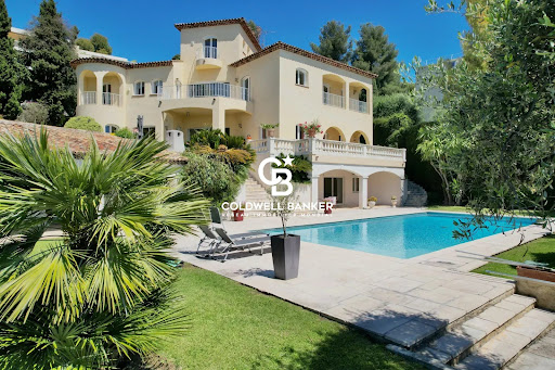 Villa avec piscine et terrasse 4