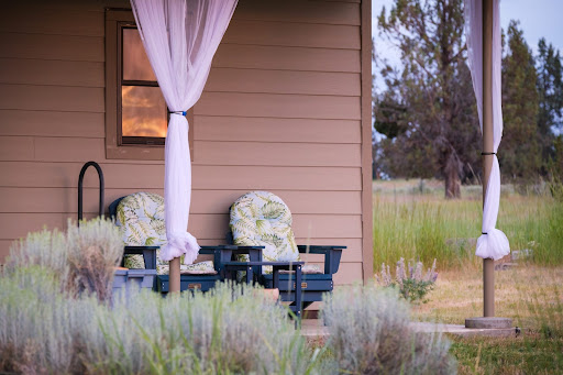Porch with two outdoor chairs - House purchase in Maupin, 1 bedroom