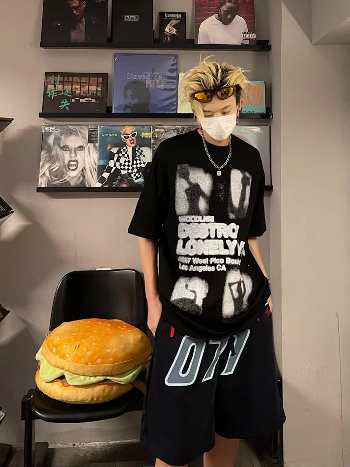 T-shirt homme Loose Ins Fashion manches coude. Confort et style décontracté. Idéal pour un look quotidien relax et tendance. Liberté de mouvement garantie.