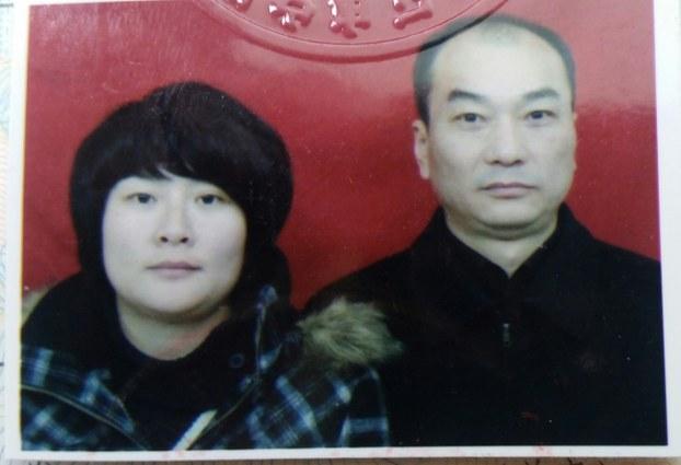 铁和女儿李月名。(家属提供/记者乔龙)