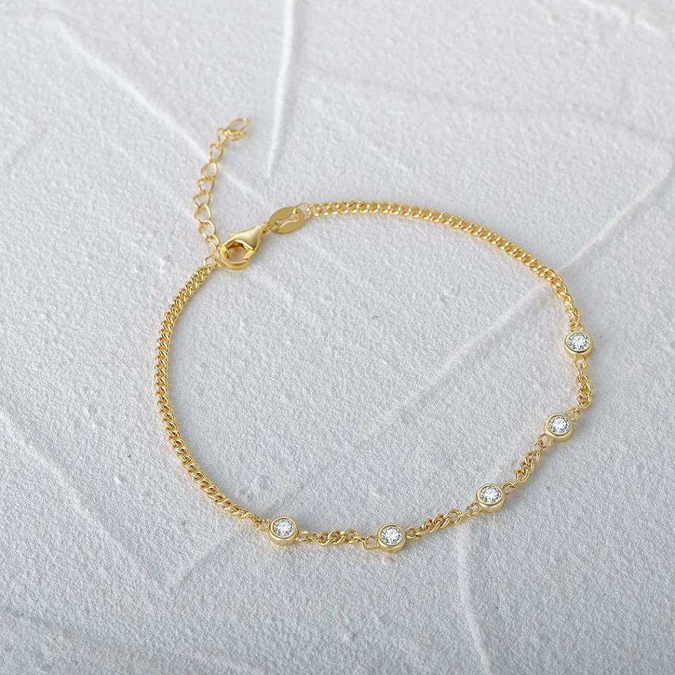 Bracelet étoile ajustable en argent sterling S925, polyvalent et élégant. Design étoile à cinq branches, idéal pour toutes les occasions. Un accessoire parfait.