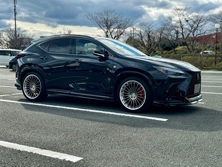 NXのイリオスCV・レオンハルト・ホイール交換・スーパースターホイール・レクサスNXに関するカスタム事例の投稿画像2枚目