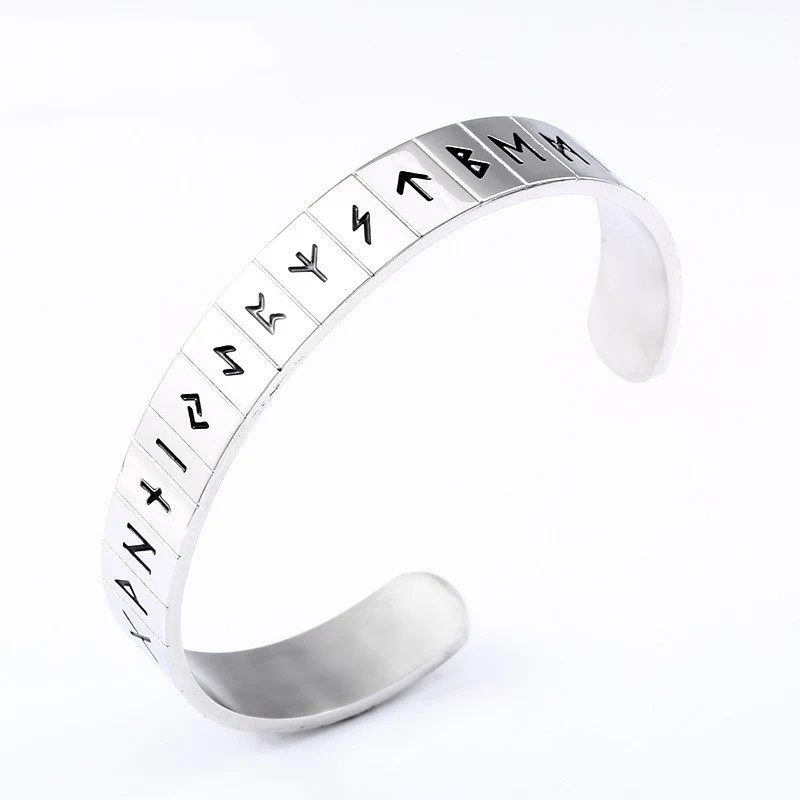 Bracelet en acier titane personnalisé pour homme, rétro européen et américain. Un accessoire intemporel pour un style affirmé.