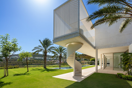 Villa with pool and terrace 4