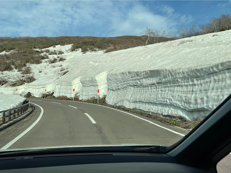 ステップワゴンの鳥海ブルーライン・ゴールデンウィーク・ドライブ・ステップワゴン・雪の回廊に関するカスタム事例の投稿画像2枚目