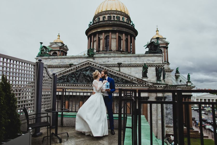 Fotógrafo de casamento Elena Yukhina (ellysmile). Foto de 2 de agosto 2016