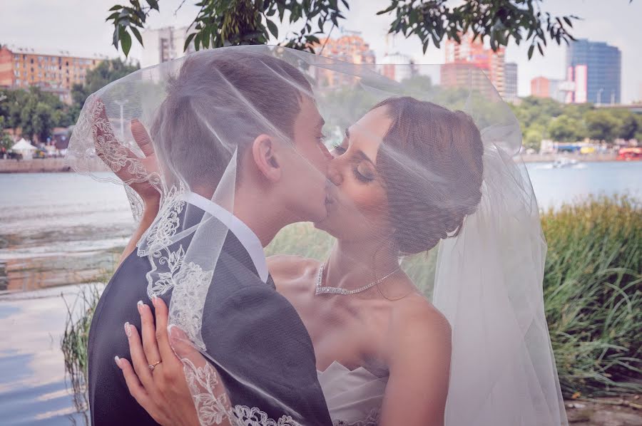 結婚式の写真家Igor Gutlyanskiy (luckyig)。2014 3月10日の写真