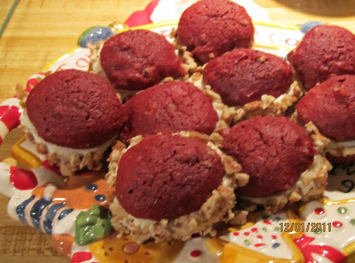 red velvet whoopie pies