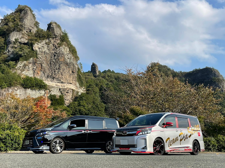 ヴォクシーのチームピンスト・No.001・戦争反対・コロナが早く終息しますように・チーピンMT in青の洞門に関するカスタム事例の投稿画像8枚目