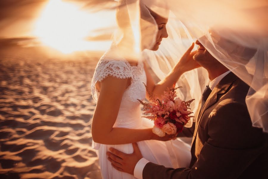 Fotógrafo de casamento Santis Zibergs (bilzukaste). Foto de 4 de outubro 2016