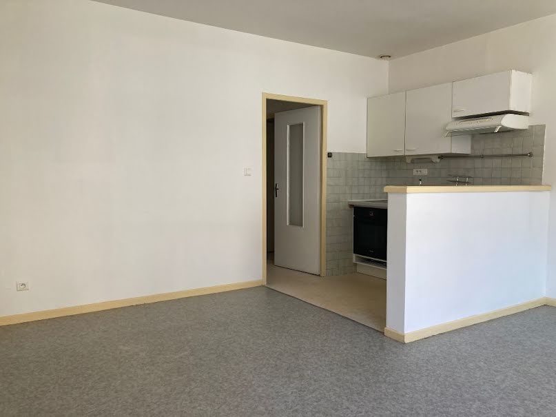 Location  appartement 2 pièces 47 m² à Pomarez (40360), 390 €