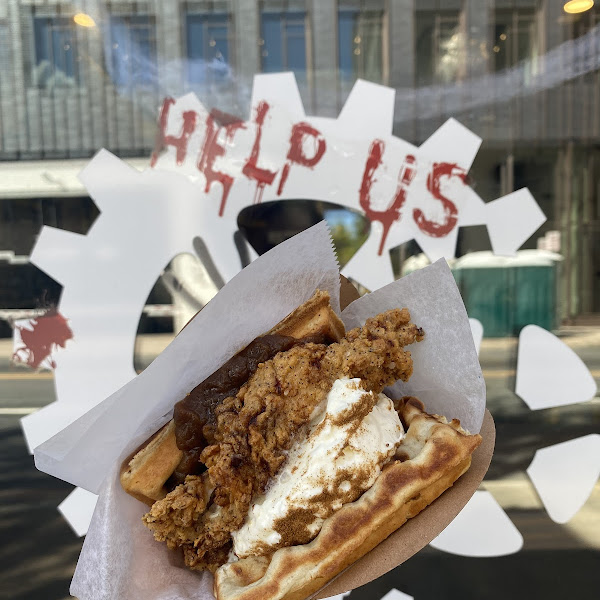 No reason to be scared this Halloween because it’s all Gluten-Free!! Our house-made pumpkin butter, gf fried chicken, and whipped cream. All on a gluten free waffle. 🧙‍♀️🎃