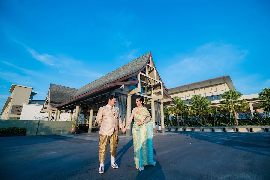 Fotógrafo de casamento Opas Buncharn (munrakwedding). Foto de 7 de setembro 2020