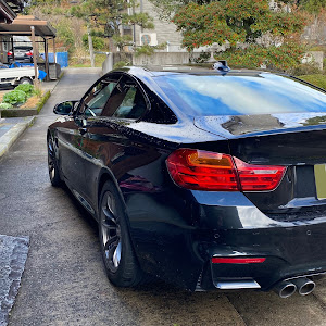 M4 クーペ F82