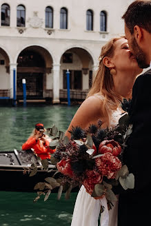 Fotógrafo de casamento Kseniya Sheshenina (italianca). Foto de 8 de abril 2022