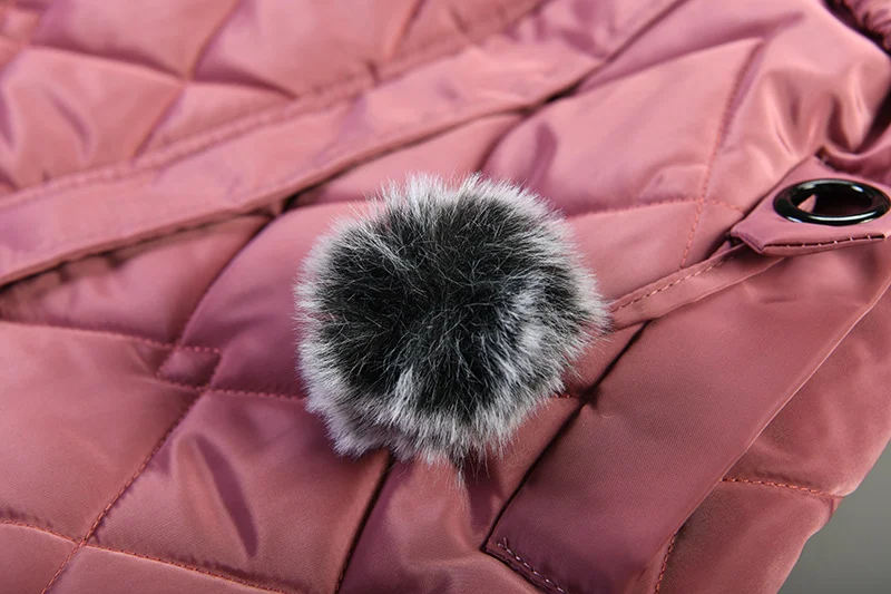 Manteau rembourré en coton à motif losanges et coeurs pour enfants, col en fourrure, capuche, veste chaude et confortable pour l'hiver.