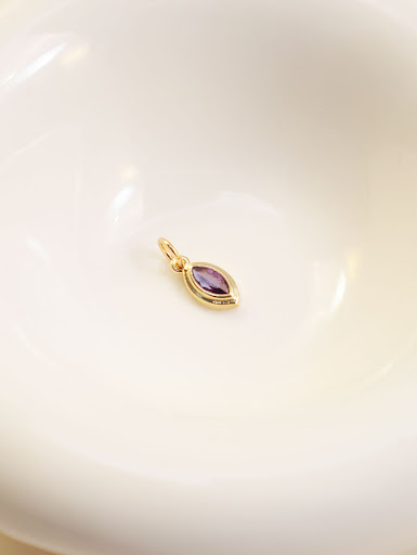 Title 4, Pendentif pierres de naissance européennes et a...
