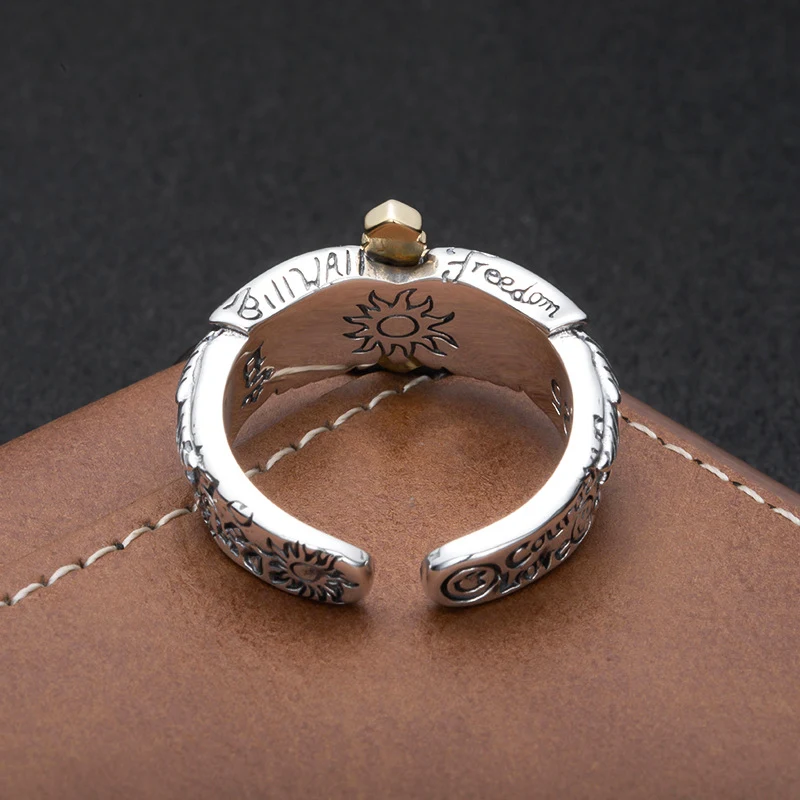 Bague Homme Vintage Croix Ailée, bijou masculin élégant, design unique et intemporel, accessoire de mode idéal, cadeau parfait.