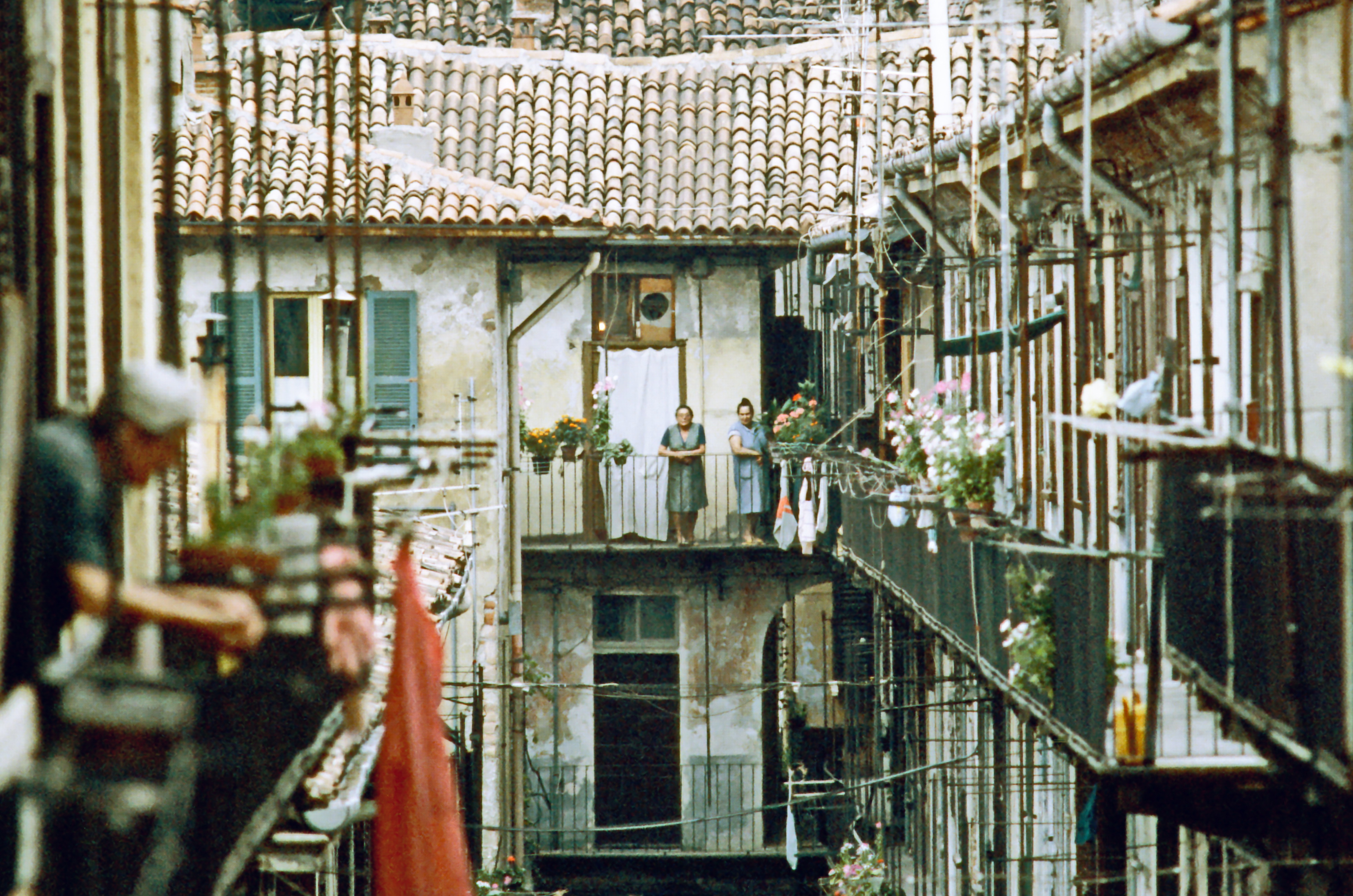 il cortile.....e il bagno in comune sul pianerottolo di jovi55