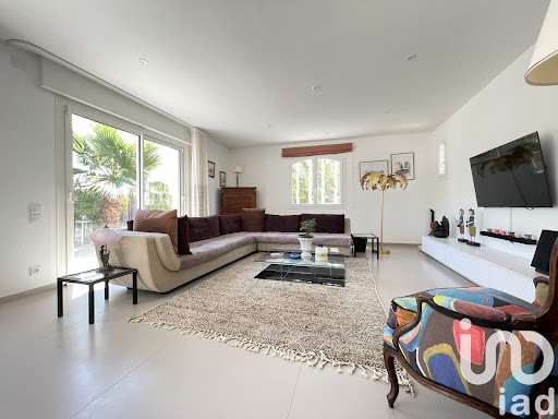 House with pool and terrace 4