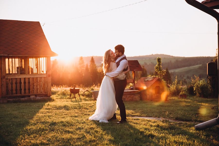 Wedding photographer Vitalik Nosenko (vitalroach). Photo of 29 January 2023