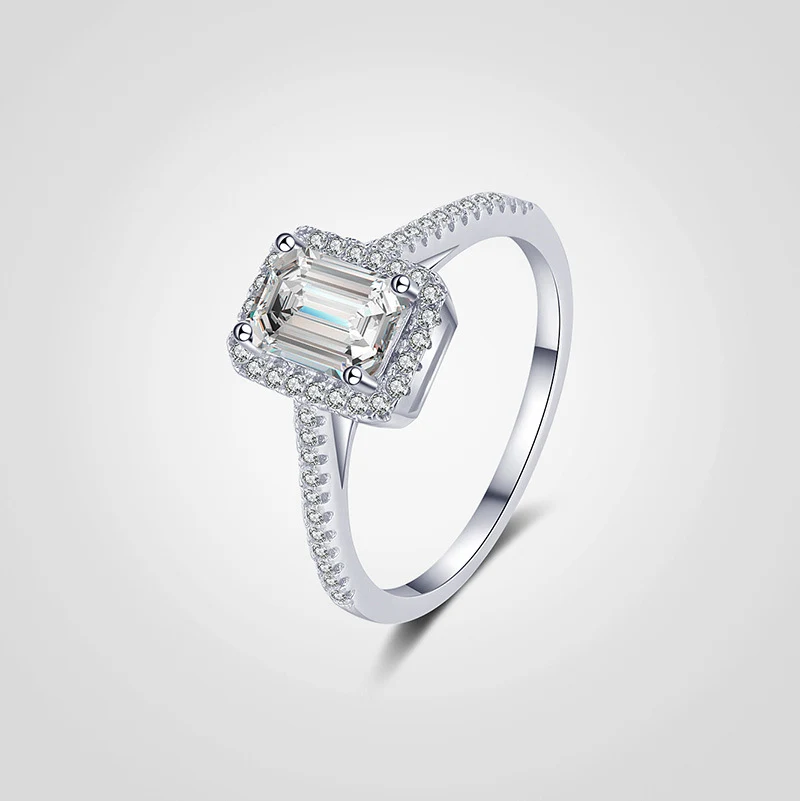 Zilver vergulde platina D-kleur trouwring voor vrouwen. Een prachtige ring die liefde en elegantie viert voor de speciale dag.