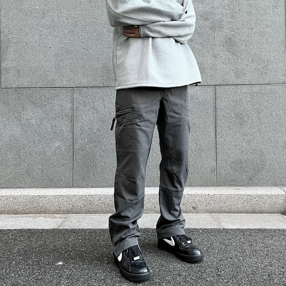 Pantalones Tácticos Funcionales Impermeables para Exteriores Resistencia al agua y diseño robusto. Ideales para actividades al aire libre.