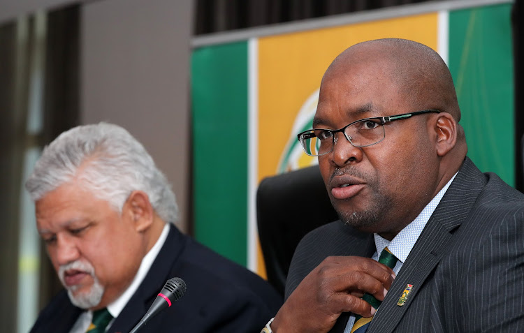 Cricket SA president Chris Nenzani (R) and his deputy Beresford Williams (L) must vacate their offices, said the SA Criceters' Association.