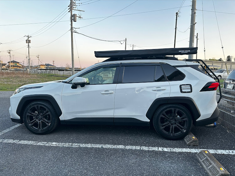 RAV4のチームデイトナ・ローダウン・20インチ・コラボお誘いお待ちしておりますに関するカスタム事例の投稿画像1枚目