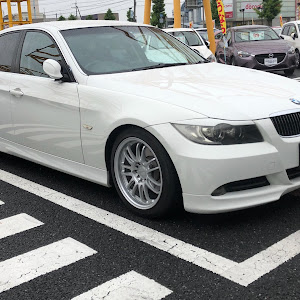 323i