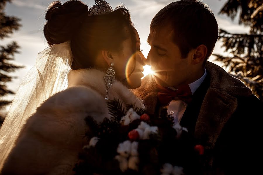 Fotógrafo de casamento Denis Andreev (fartovyi). Foto de 8 de fevereiro 2018