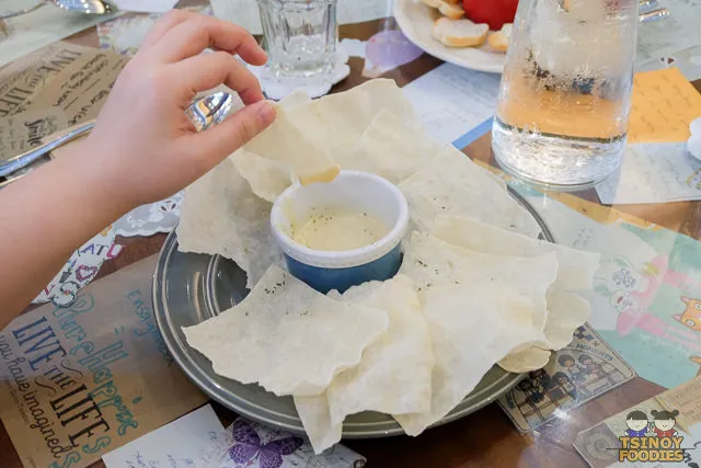 cassava chips with onion dip