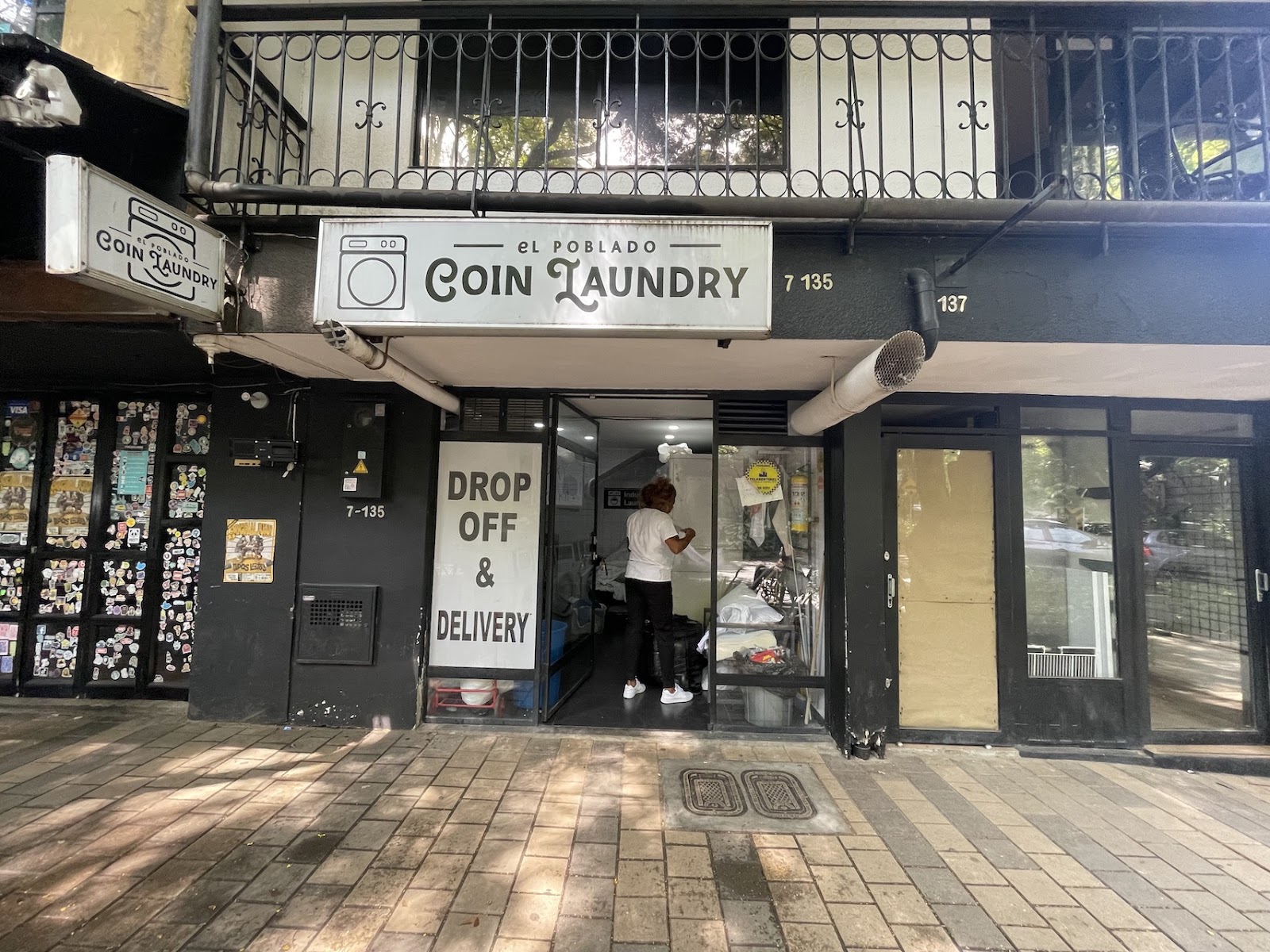 El Poblado Coin Laundry
