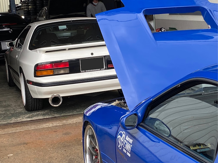 サバンナRX-7の相変わらず隠密行動・歴戦の強者FC・新旧愛車コラボ？・斜行バー・車検今月までだった(￣O￣;)に関するカスタム事例の投稿画像3枚目