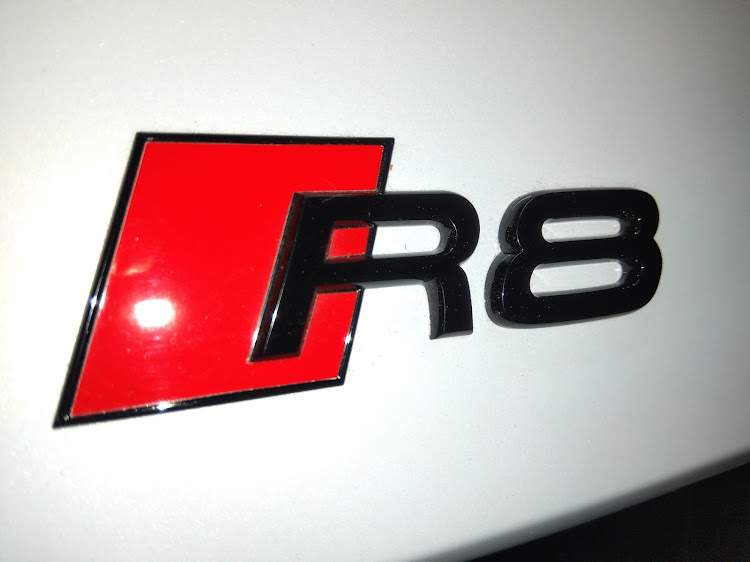R8 クーペの坊主おやじさんが投稿したカスタム事例の投稿画像1枚目