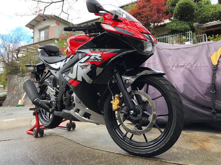 CLSシューティングブレークのCLSシューティングブレーク・洗車・ボディーもホイールもピカピカ・gsx-r125に関するカスタム事例の投稿画像3枚目